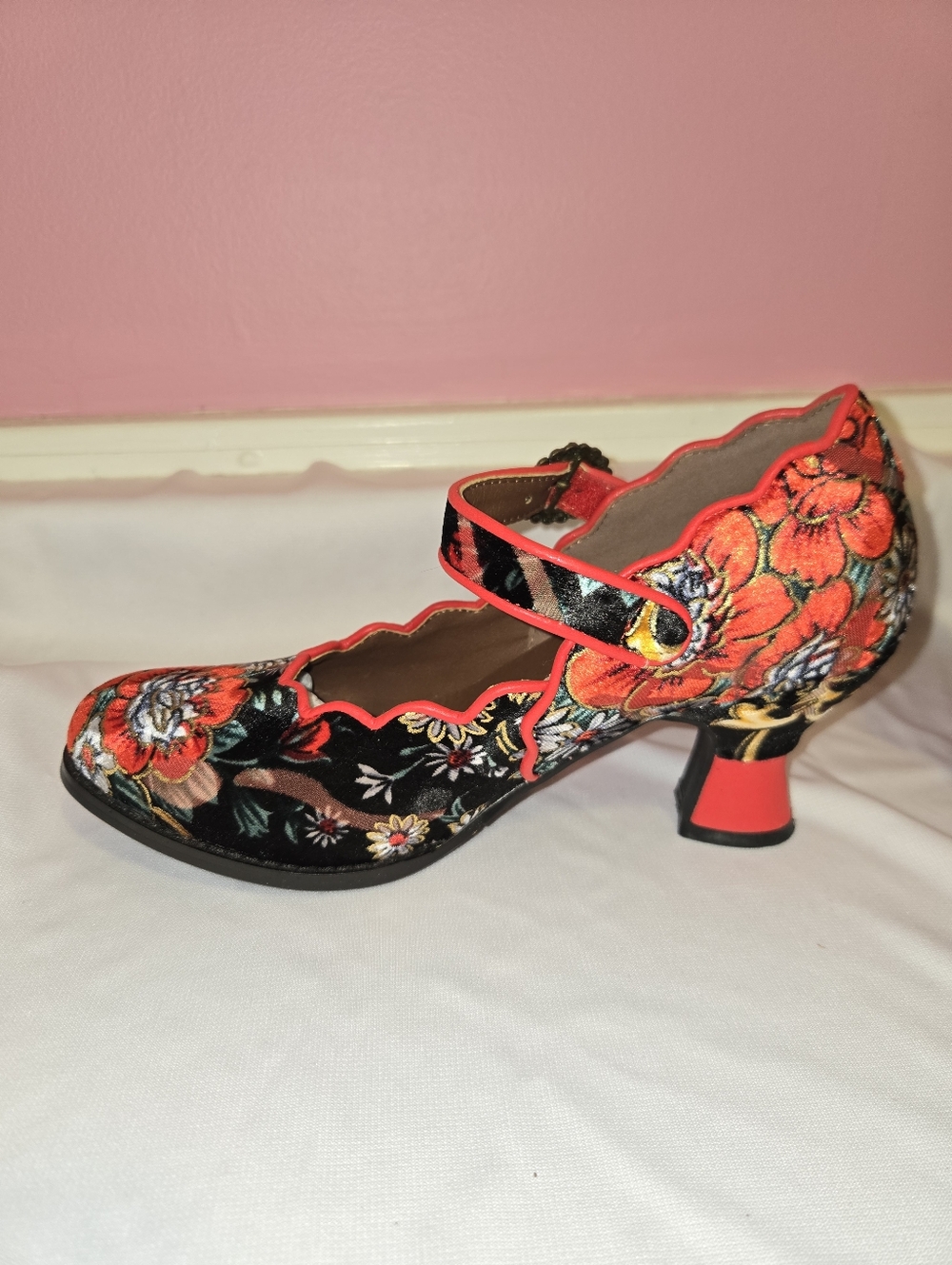 Red Floral Mary Jane Heels - Picture 5 of 8